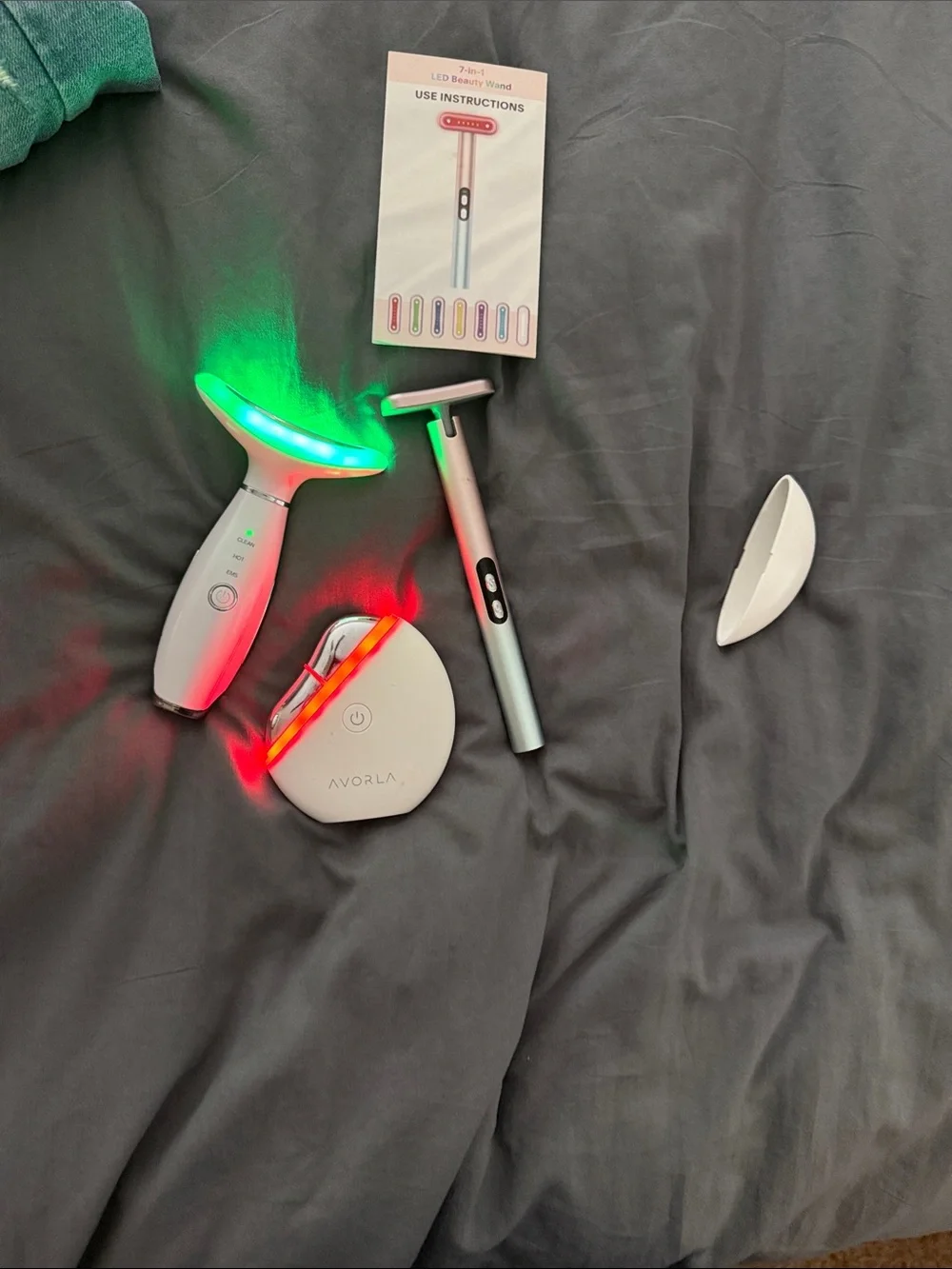 AVORLA LED Facial Light Therapy Device – White